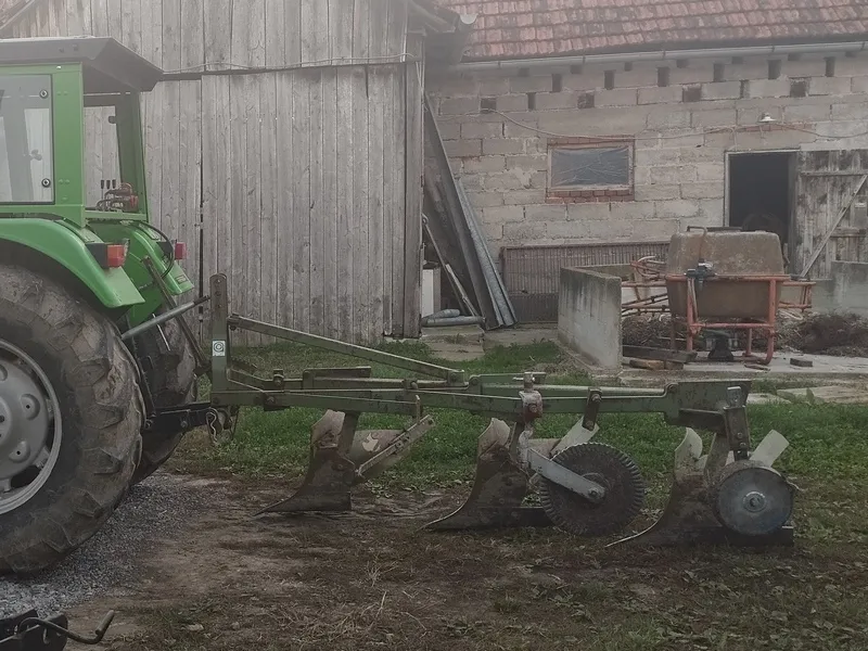 Plug 3 brazde - cover