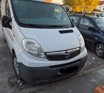 Kombi Opel Vivaro 2.0 CDTI transporter 2013 god. - cover