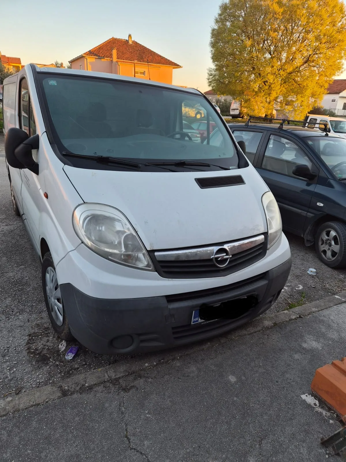 Kombi Opel Vivaro 2.0 CDTI transporter 2013 god. - cover
