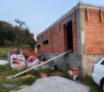 Prodajem kucu u izgradnji  - cover
