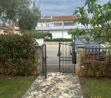 Kuća u nizu sa bazenom, Karigador - cover