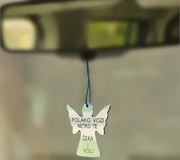 Privjesak anđeo za retrovizor - cover