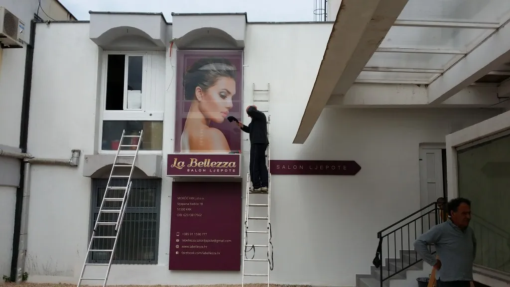 Izrada reklama - Oslikavanje izloga i zidova- tapete - cover