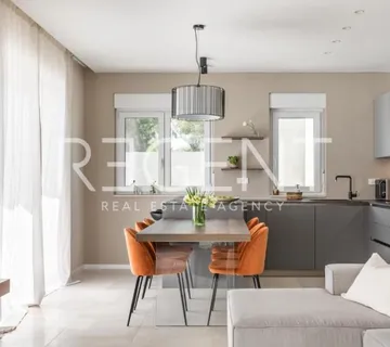 Klis - Moderna villa s bazenom - cover