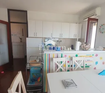 Pag, predivan apartman sa pogledom na more i velikom terasom - cover