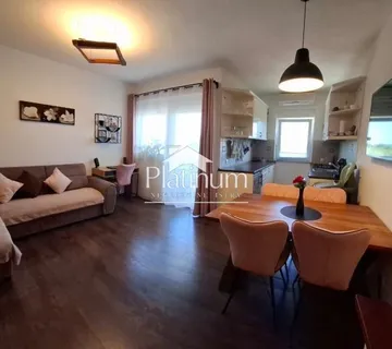 ROVINJ, PREKRASAN STAN NA ODLIČNOJ LOKACIJI SA GARAŽOM - cover