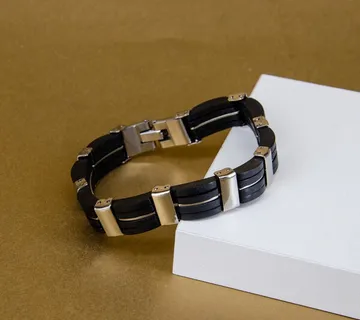 Narukvica od nehrđajućeg čelika i crne gume - cover