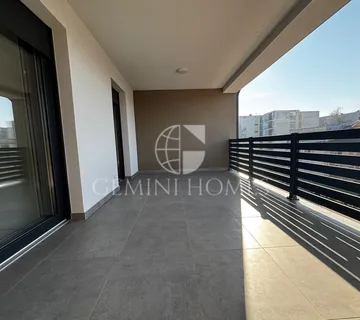 Moderan i prostran četverosoban penthouse, 119 m² - BEZ PROVIZIJE - cover