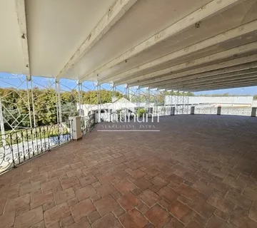 ISTRA EXKLUZIVNA PRODAJA UGOSTITELJSKOG OBJEKTA SA PUNO POTENCIJALA - cover