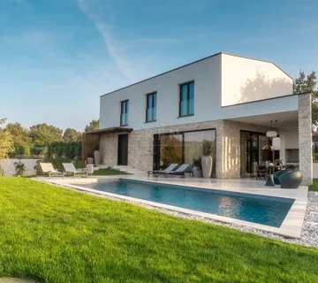 Lijepa dizajnerska vila s bazenom nedaleko mora (prodaja) - cover