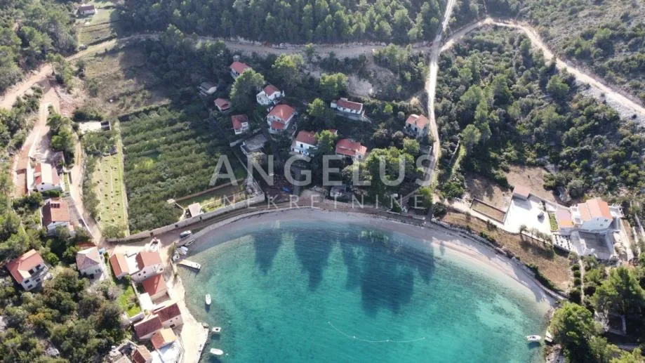 Hvar, Jelsa - atraktivno zemljište s pogledom na more 2000 m2 - cover