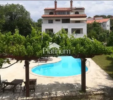 Istra, Banjole,apartmanska kuća s bazenom u blizini mora (prodaja) - cover