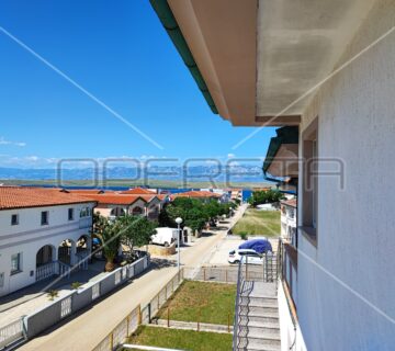 Dvosoban apartman s pogledom na more, 72 m2, terasa i vrt, Vir, Zadar - cover