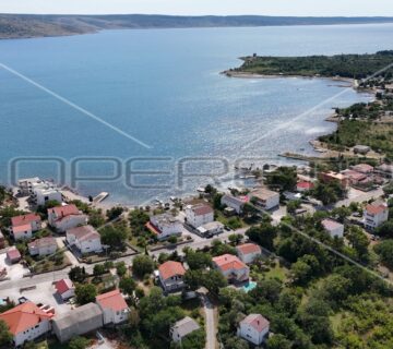 Kuća sa bazenom, velikom okućnicom, drugi red do mora, Starigrad - cover