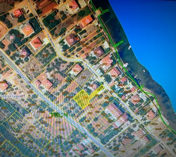 TKON – GRAĐEVINSKO ZEMLJIŠTE 536 m² – 50 m OD MORA – BEZ AGENCIJE - cover