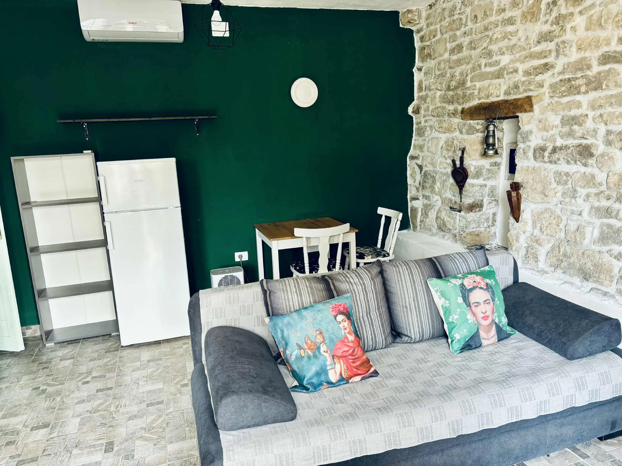 Iznajmljuje se dugoročno stan za 1-2 osobe na području Grožnjana - cover