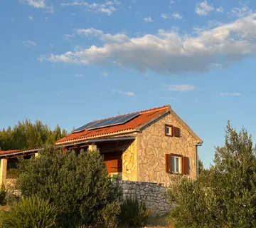 Kamena kuća na masliniku – Sutivan, potpuni mir, pogled na more - cover