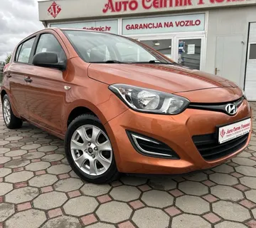 Hyundai i20 1,2 benzin 2014.,**106 000 km ***KLIMA, SERVISNA, 5-VRATA - cover