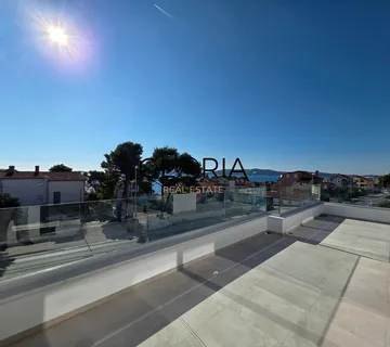 Šibenik, Brodarica , penthouse 108,33 m², 70 m od mora + 2 PM - cover