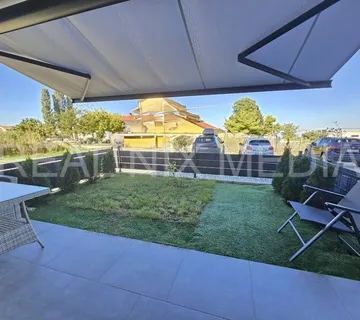 Zukve- 2-SOBNI APARTMAN 100 m DO MORA! USELJIVO! DOGOVOR OKO CIJENE! - cover