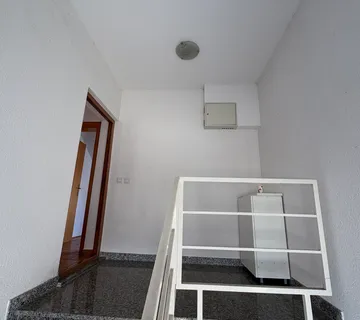 Iznajmljujem stan od 70m2 u sesvetama - cover