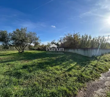 Istra, Tar, ograđeno građevinsko zemljište - cover