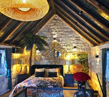 Restaurirana kamena kuća: Kaštel Stari, 80.00 m2 - cover