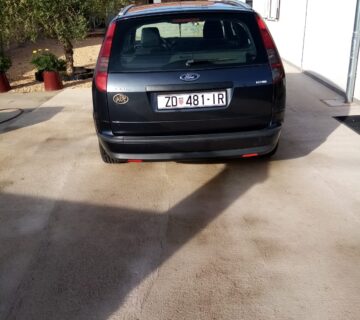 FORD FOKUS KARAVAN - cover