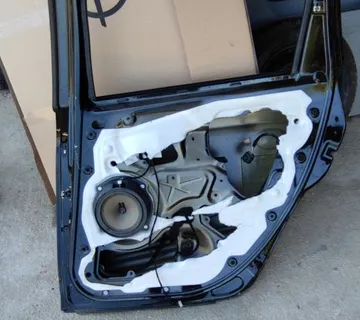 LANCIA DELTA 2009 ZADNJA DESNA VRATA - cover