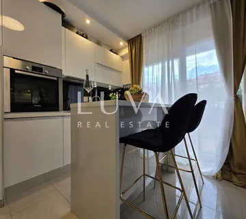 Split, Kman, prodaja divno uređenog stana sa parkingom - cover