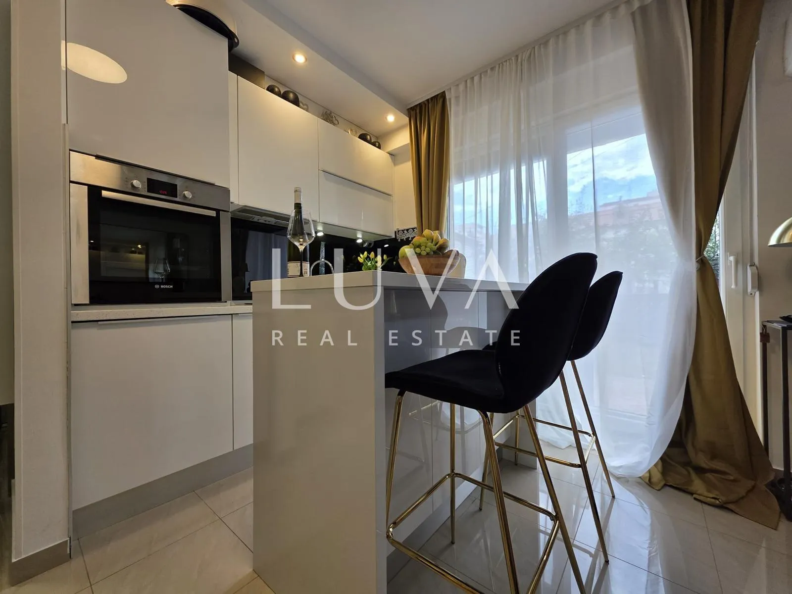 Split, Kman, prodaja divno uređenog stana sa parkingom - cover