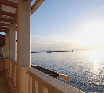 Apartman Sunset - cover