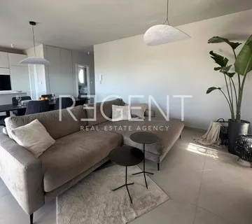 Kaštel, Kaštel Stari - Trosoban stan sa loggiom i pogledom na more - cover