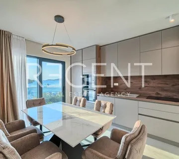 Ražanj – Vila s bazenom i panoramskim pogledom na more - cover