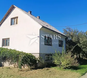 PLAŠKI - Na prodaju imanje za adaptaciju u blizini centra - cover
