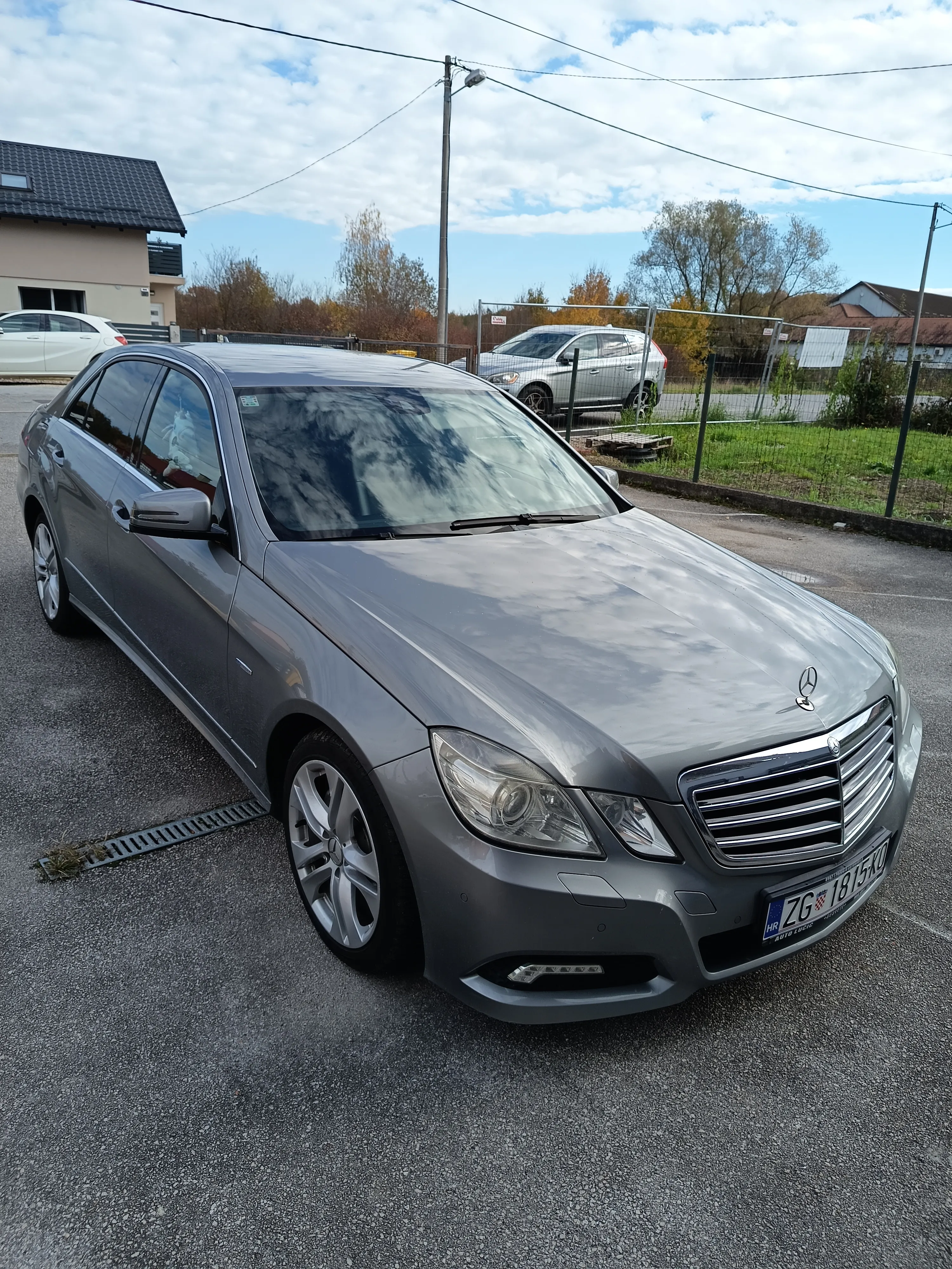 Mercedes E-250,Avantgard,09/010, kao novi,10.799eu, zg. - cover