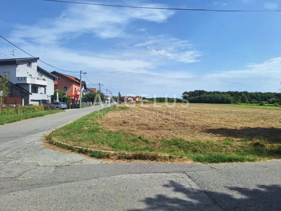 Sesvetski Kraljevec - građevinsko zemljište, 11.700m2 - cover