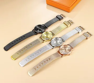 Ženski sat Hearts - cover