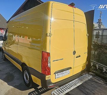 Mercedes-Benz Sprinter  - cover