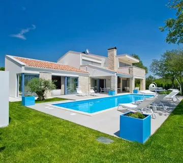 LOVREČ-DIZAJNERSKA VILA NA PRODAJI (prodaja) - cover