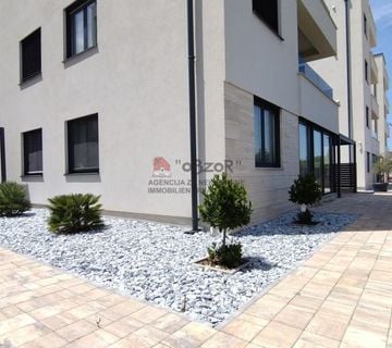 Petrčane-PUNTA RADMAN, tri namještena apartmana+wellness+dvorište - cover