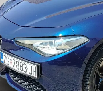 Alfa Romeo Giulia 2,2 JTD Veloce Q4 - cover