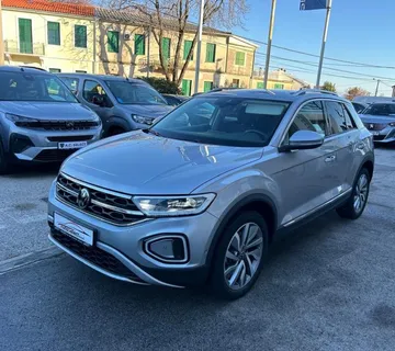 VW T-Roc 2,0 TDI 4Motion DSG - 2022 - 130.000km - ODLIČAN - REG 1 GOD! - cover