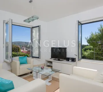 Brač, Milna - apartman sa pogledom, parking i bazen - cover