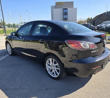 Mazda 3 1,6 DITD, LIMUZINA, UVOZ iz Austrije, SVI SERVISI U MAZDI - cover