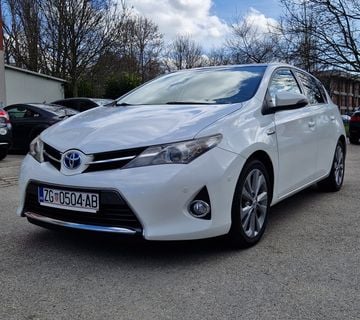 Toyota Auris 1.8 Hybrid - cover