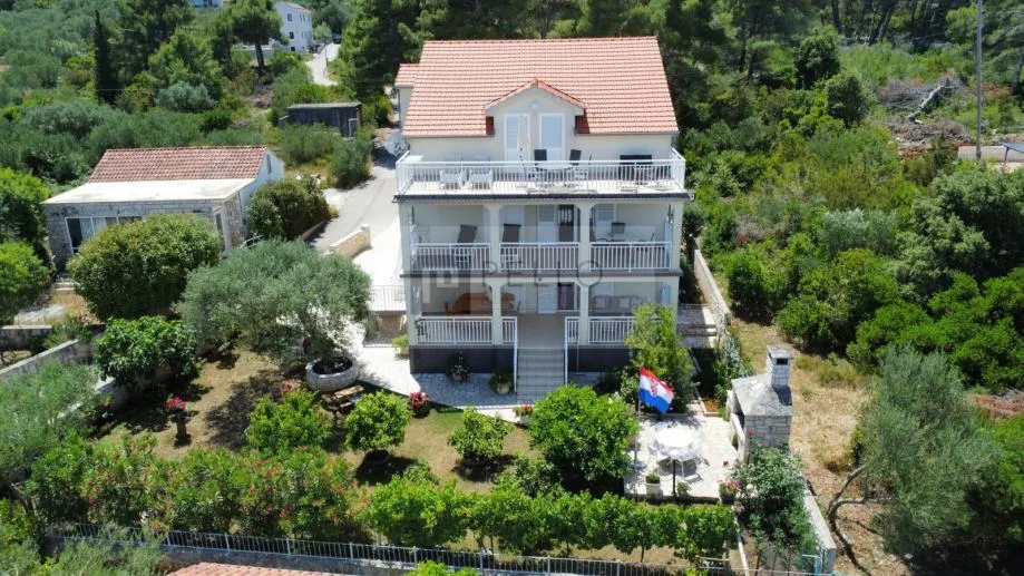 Apartmanska kuća u Lumbardi (70 m udaljena od mora) (prodaja) - cover