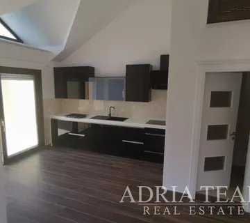 LUKSUZNI APARTMAN - 1. RED DO MORA - cover
