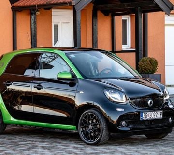 SMART FORFOUR EQ Passion.mod.2018g. reg.do 11/2025g. Servisna knjiga . - cover