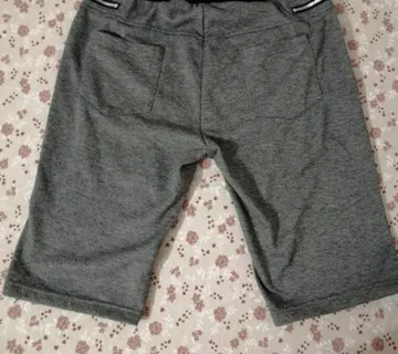 Kratke hlače sive boje - cover